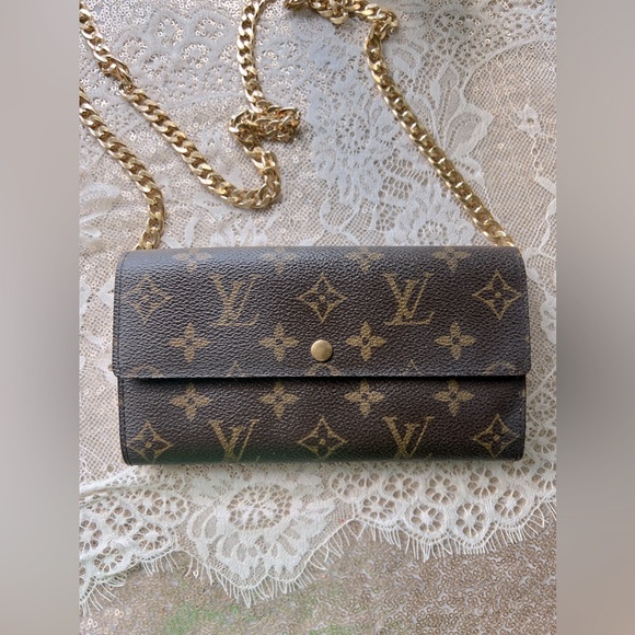 LOUIS VUITTON Monogram Sarah Long Wallet With Included Insert/Crossbody Chain - Picture 2 of 16